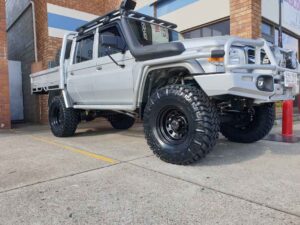 79-series-land-crusier-215-75-r16-nitto-trail-grappler-king-steel-wheels_orig