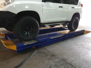 prado-150-series-with-kenda-kr-601-and-king-dlocker-wheels_orig